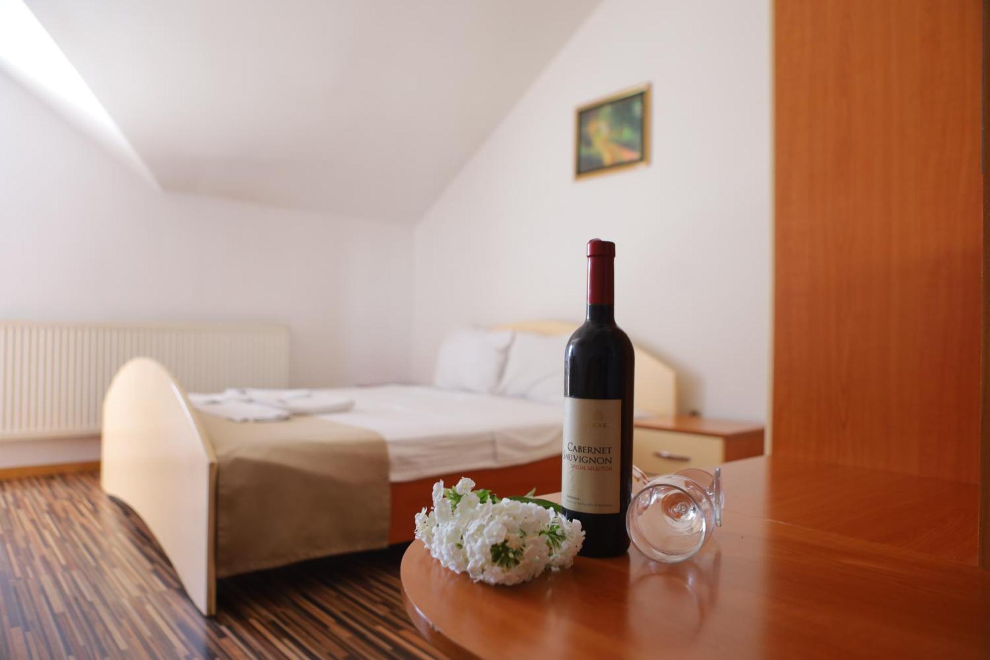 Arabella Hotel Kicevo Luaran gambar